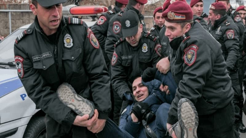 Polis İrəvanda 140-dan çox itaətsizlik iştirakçısını saxladı (VİDEO)