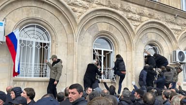 Abxaziyada siyasi gərginlik: Müxalifətin təzyiqi, prezidentin "istefa" vədi (TƏHLİL)