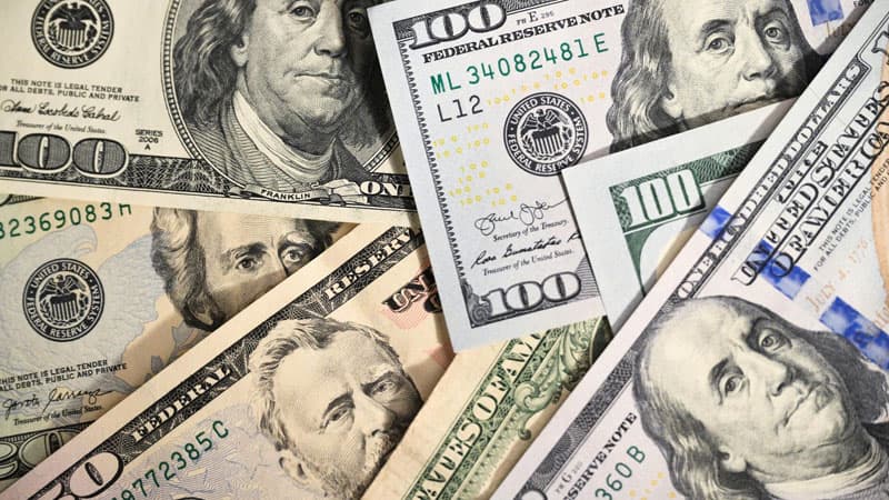 Dollar yüksəlir: treyderlər ABŞ-Çin danışıqlarından xəbər gözləyir