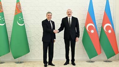 İlham Əliyev Qurbanqulu Berdiməhəmmədova zəng etdi