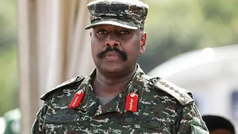 Uqandalı general geri addım atdı: "Türk qardaşlarımı çox sevirəm"