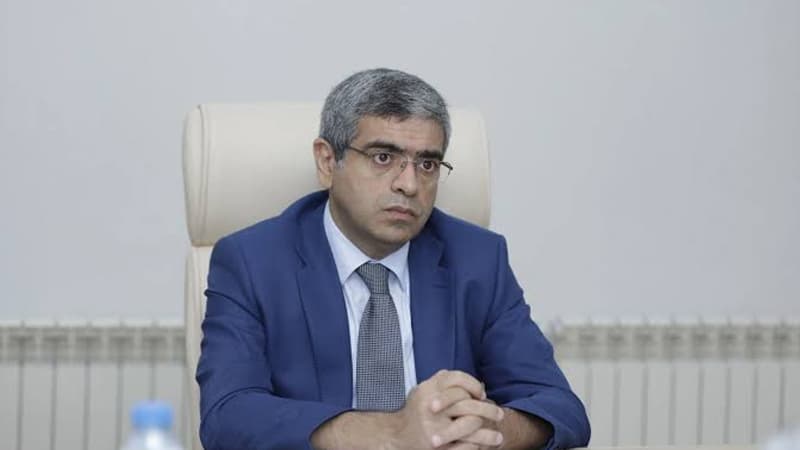 Nazir şöbə müdirini vəzifədən azad etdi (FOTO)