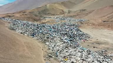 Səhrada kosmosdan görünən paltar dağı: 60 min ton əşya haradan gəlib?