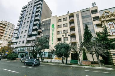 Bakının mərkəzindəki 6,5 milyon manatlıq hotel satılır (FOTO)