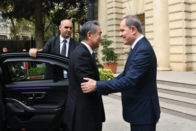 Ceyhun Bayramov çinli həmkarı ilə regional təhlükəsizliyi müzakirə etdi