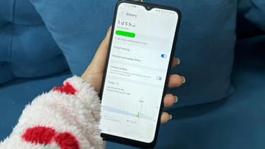 "Google" milyonlarla Android telefonunda Android Auto-nu dayandıra bilər