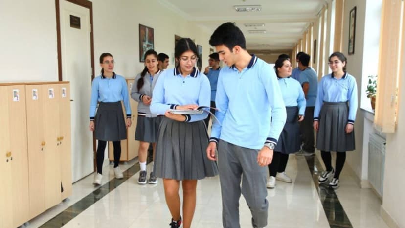 Sərdar Fərəcov: "Vahid məktəbli geyimi ilə bağlı qərar vaxtında verilib"