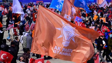 Hikmət Babaoğlu: "AKP hökuməti Azərbaycanla münasibətlərə zərbə vurur"