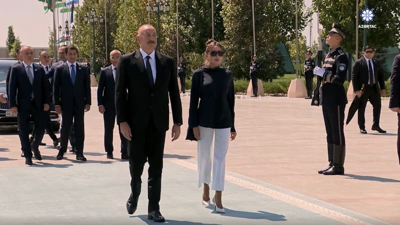 Prezident və birinci xanım Daşkənddə Müstəqillik abidəsini ziyarət etdi (VİDEO)