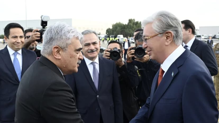 Qazaxıstan Prezidenti Azərbaycana gəldi (FOTO)