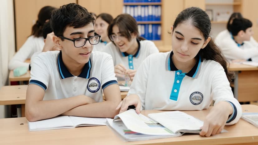Məktəb həyatı məşhur fotoqrafın obyektivində: Cəlal Kəngərli 20 nömrəli liseydə (FOTO)