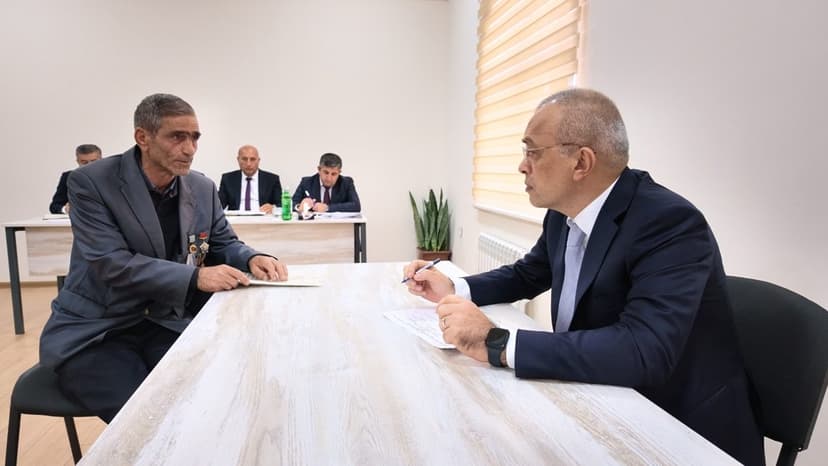 Zaur Mikayılov Cəbrayılda vətəndaşlarla görüşdü (FOTO)