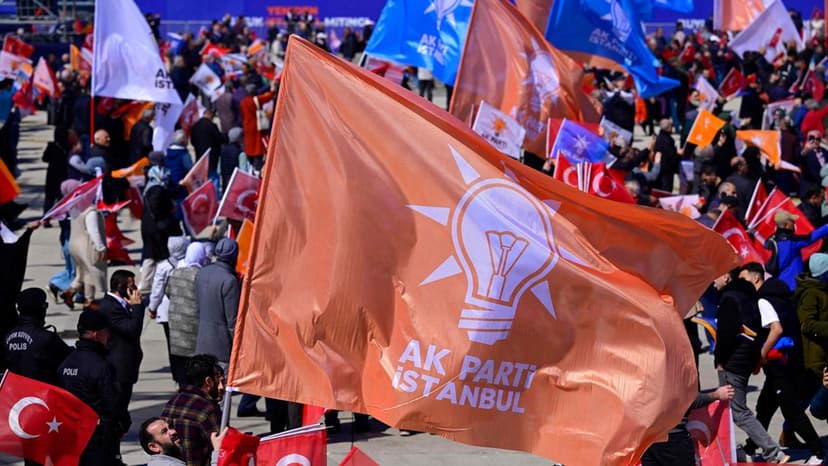 Hikmət Babaoğlu: "AKP hökuməti Azərbaycanla münasibətlərə zərbə vurur"
